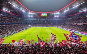 O sculptură comemorativă dedicată lui Franz Beckenbauer a fost dezvelită în fața stadionului echipei Bayern Munchenea noastră”