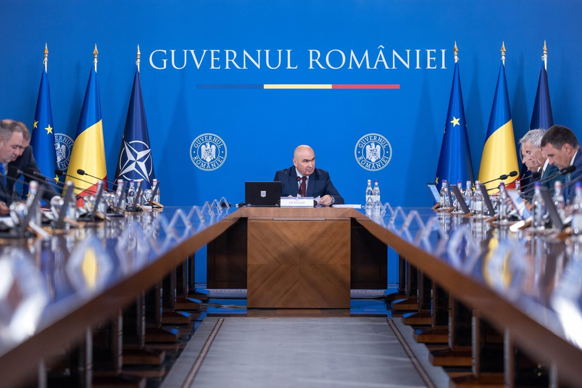 Bolojan: Limita de vârstă pentru pensionarea magistraților va fi ridicată treptat la 65 de ani, iar pensia va reprezenta 70% din salariu