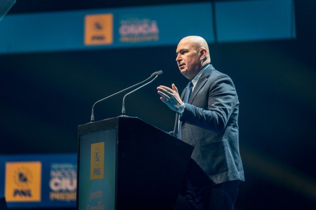 Bolojan susține: În școlile din România, multe dintre ore sunt