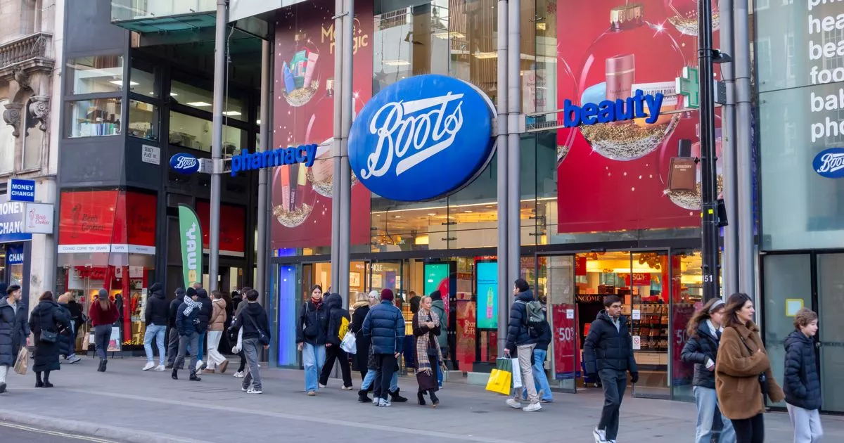 Boots reduce parfumul „unic” Vera Wang la jumătate de preț