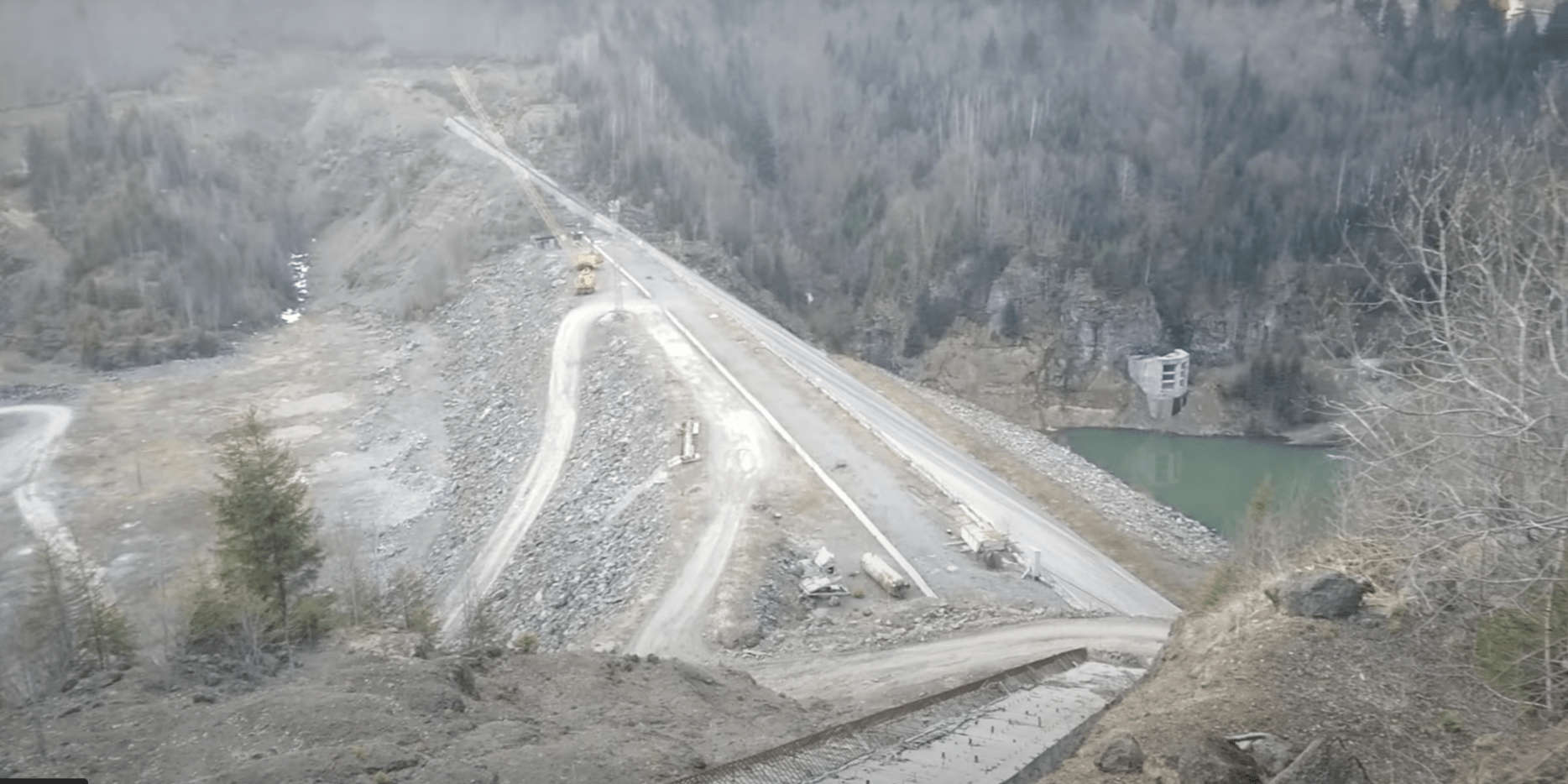 Organizațiile non-guvernamentale au reușit să oprească construirea hidrocentralei Răstolița, pe fondul disputelor politice dintre parlamentari și ministrul Mediului, raportată de Europa Liberă