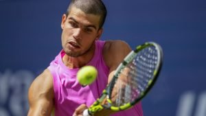 Carlos Alcaraz ajunge invincibil în a opta sa semifinală consecutivă