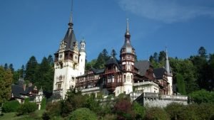 Zilele orașului Sinaia: Mii de turiști așteptați în weekend, iar centrul stațiunii va fi închis traficului auto