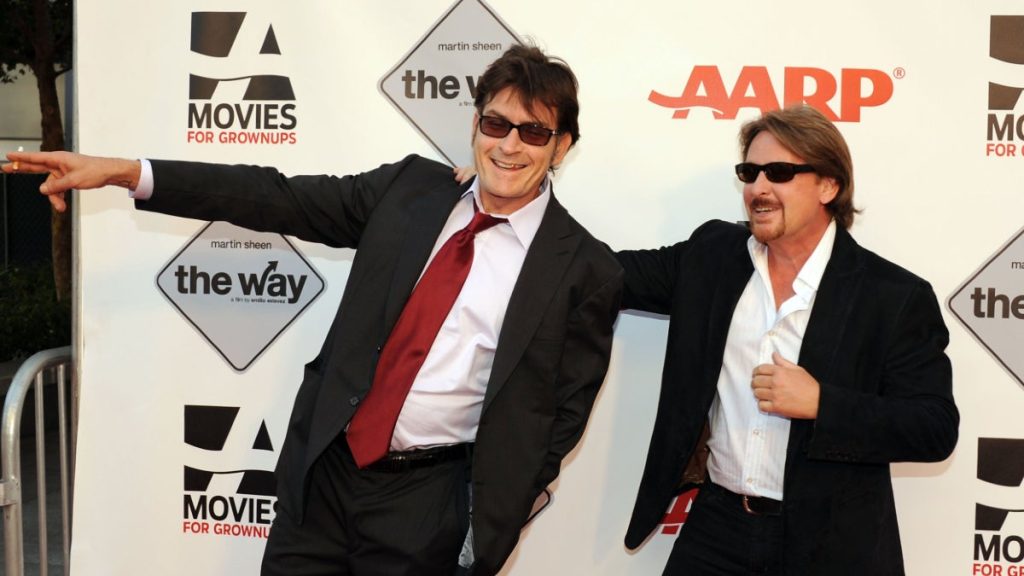 Charlie-Sheen-Emilio-Estevez.jpg