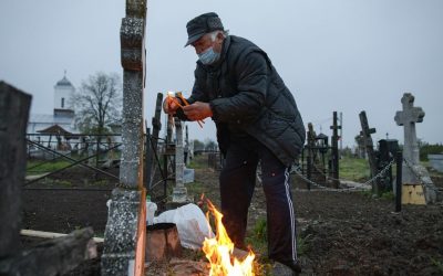 Cimitir-inmormantare-cruce-InquamPhotos-Octav-Ganea.jpg
