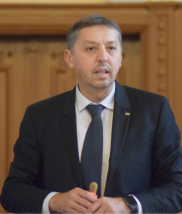 Daniel David: În cazul în care moțiunea simplă este adoptată, deși nu mă obligă nimeni, nu mai văd motivul să rămân ministru.