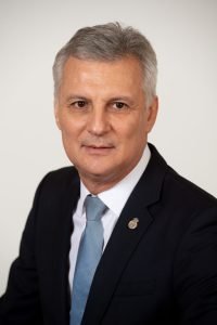 Daniel Zamfir îl atacă pe Bolojan: Suprimarea limitatorului adăugat comercial afectează direct populația defavorizată