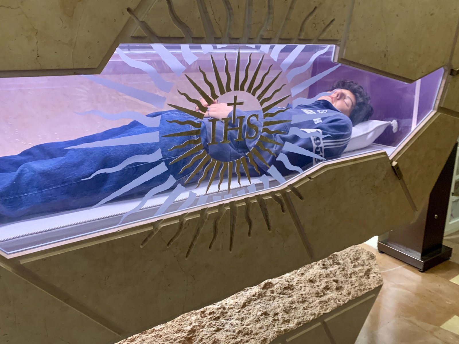 Video: Incendiu major la mănăstirea venerată Bernaga din Italia, 22 de călugărițe fiind evacuate / În urmă cu o lună, Carlo Acutis era declarat primul sfânt milenial, în cadrul unei ceremonii oficiate de papa Leon al XIV-lea