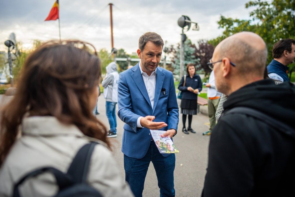 [ad_1] Cătălin Drulă, reprezentant al USR, deși nu are încă susținere oficială pentru candidatură la primăria Capitalei și alegerile nu au fost încă programate, își face campanie în teren