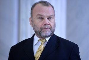 Dudu Ionescu, fost consilier prezidențial în timpul mandatului lui Iohannis, respinge acuzațiile de sprijin pentru Călin Georgescu în contextul criticilor legate de lipsa de reacție a departamentului său în fața atacului hibrid al Rusiei asupra României: „Totuși, mai ușor cu pianul, băieți și fete”