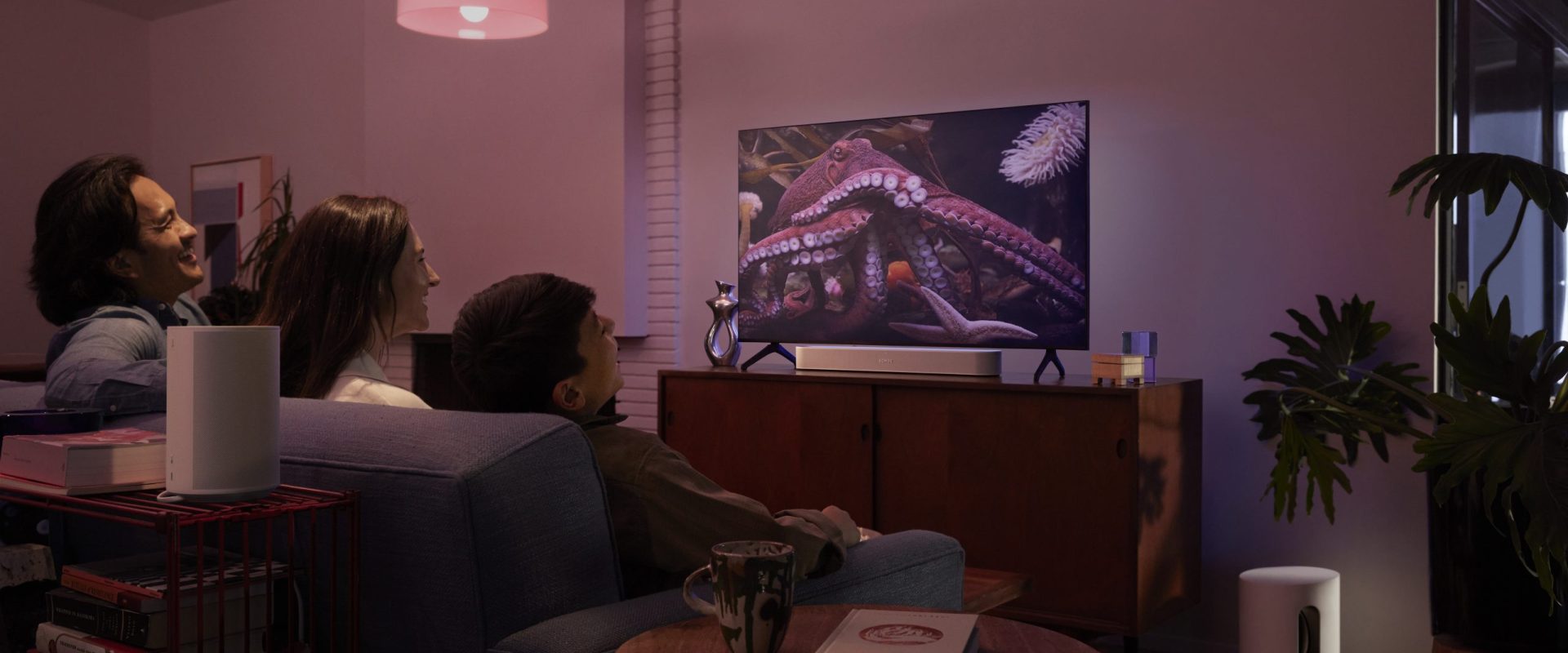 E924_697251_02_Gravity_BeamHomeTheater-0567_PH_Lighting_v02-scaled.jpg