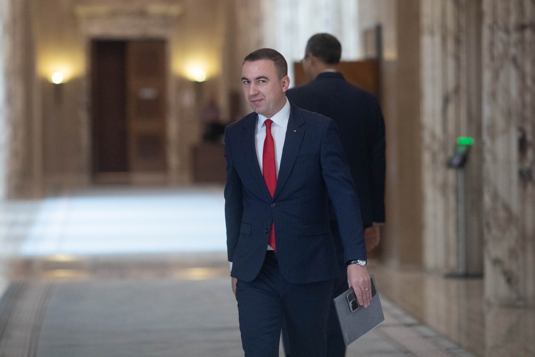 Ministrul Energiei discută cu reprezentanții Fondului Monetar Internațional despre impactul abolirii plafonului de preț la energie, în condițiile în care România înregistrează unele dintre cele mai ridicate tarife din Europa