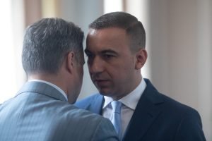 Ministrul energiei, membru PSD, despre directorul cu două condamnări pentru conducere fără permis, fost polițist implicat în proiecte de 14 miliarde de euro: „Nici eu nu sunt mulțumit de persoane fără experiență, ancorați în contracte”