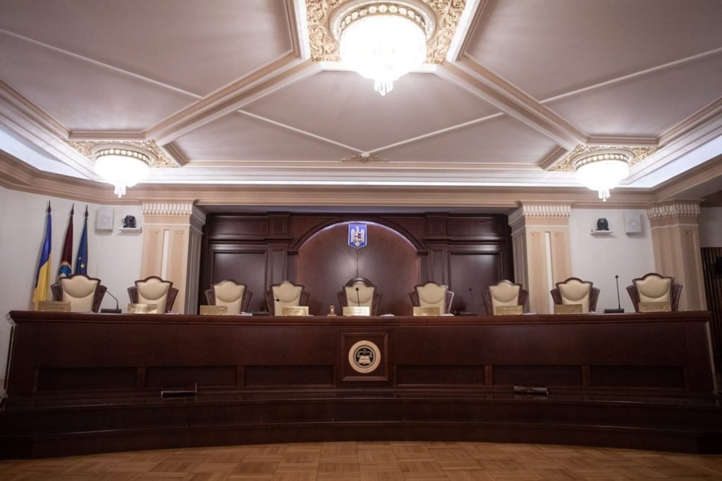 Urgent: Curtea Constituțională amână până pe 8 octombrie decizia referitoare la constituționalitatea pensiilor judecătorilor, dar respinge obiecția de neconstituționalitate legată de reorganizarea autorităților de reglementare din domeniul comunicațiilor, energiei și serviciilor financiare. De asemenea, au fost amânate și contestațiile legate de alte trei proiecte pentru care Guvernul și-a asumat răspunderea.