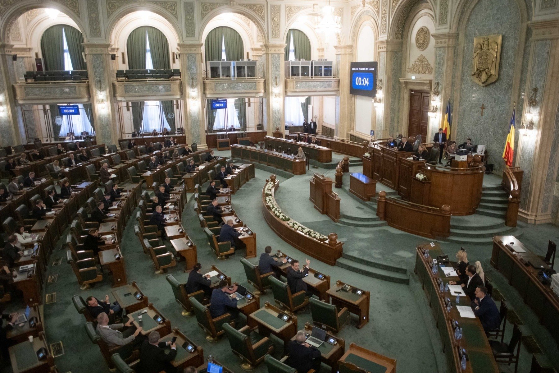 [ad_1] Moțiunea simplă depusă de partidul de extremă dreaptă AUR, care lova în ministrul Educației, Daniel David, a fost respinsă luni de către Senat