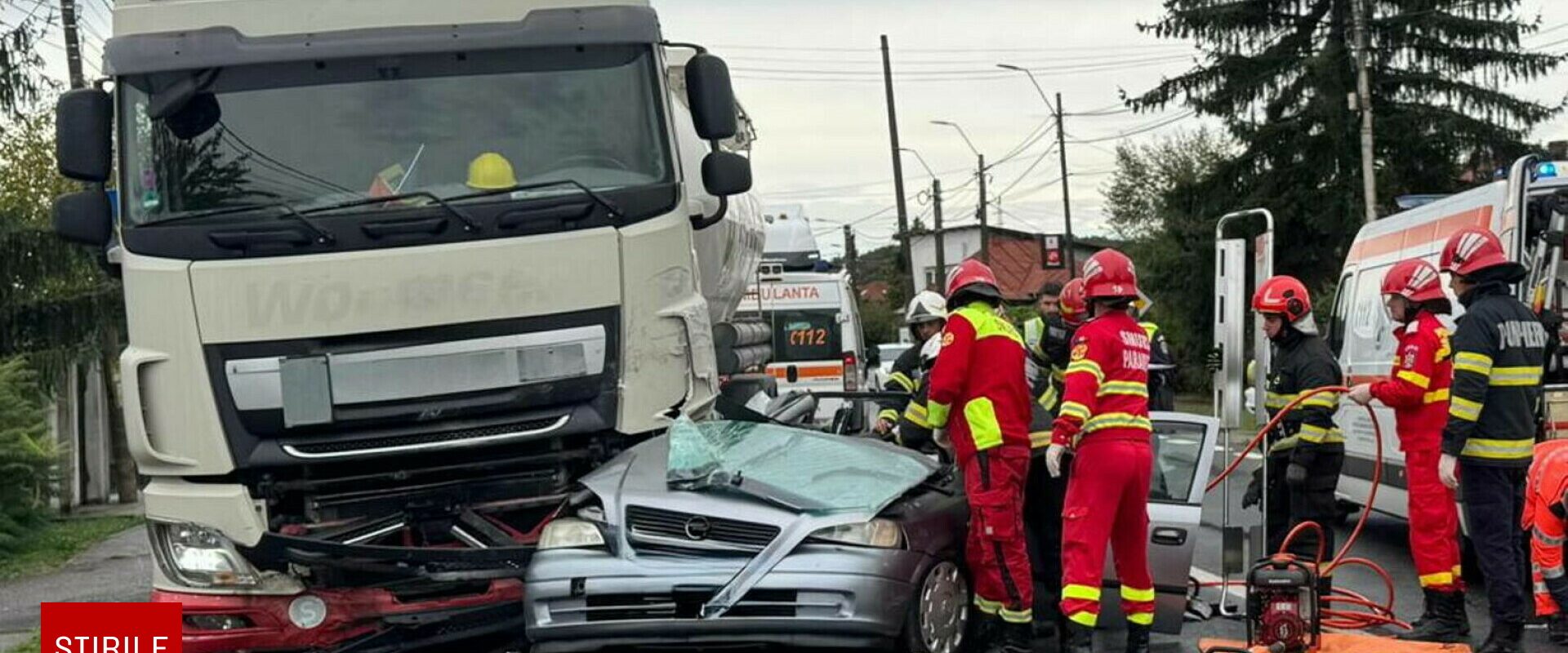 Tatăl, mama și fiica au murit pe DN7, în Argeș, după mașina lor s-a izbit violent de o autocisternă
