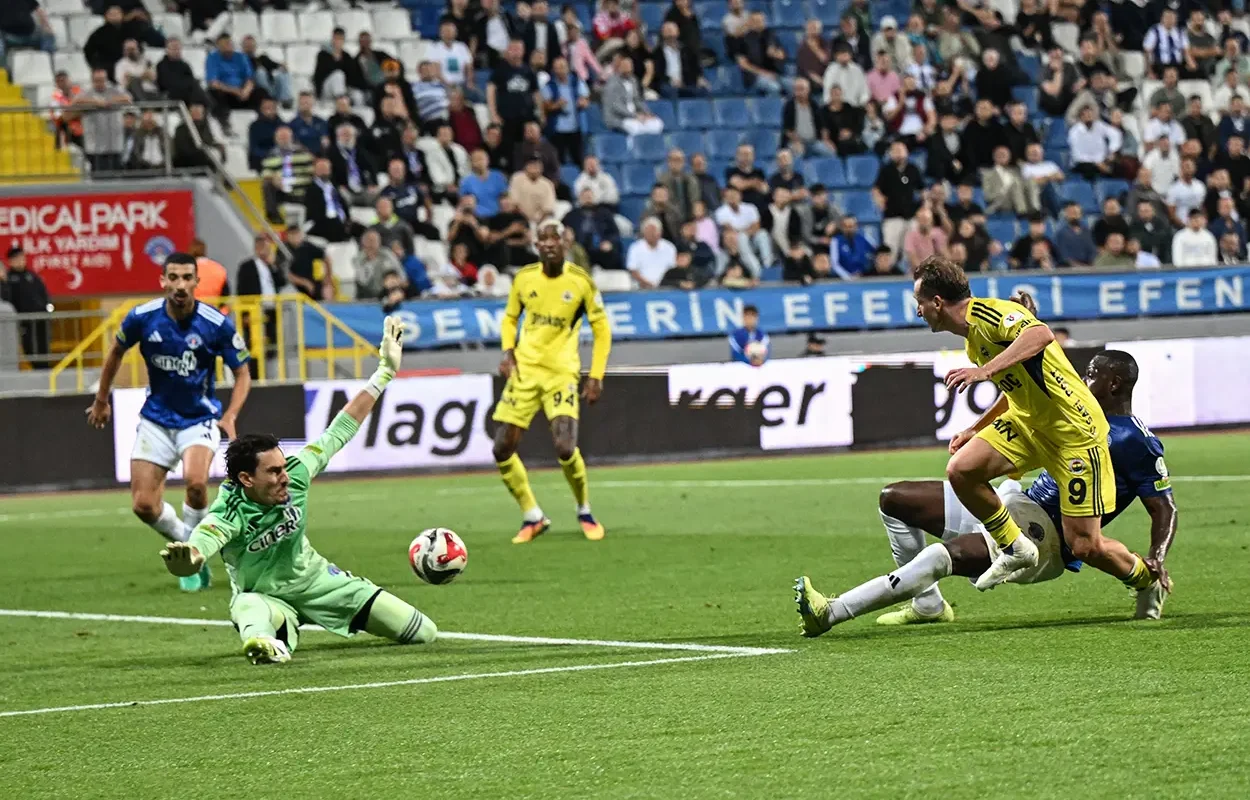 Fenerbahçe'ye Kasımpaşa'da soğuk duş: 10 kişiye karşı galibiyeti koruyamadılar