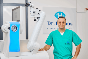 Întoarcerea la școală: sfaturi pentru protejarea vederii adulților și copiilor, oferite de Clinicile Dr. Holhoș, lideri în oftalmologie în România