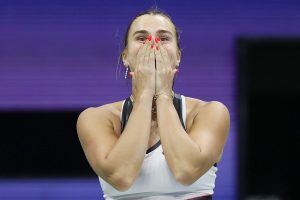 Titlul reformulat ar putea fi: “Finala U.S. Open: Aryna Sabalenka castiga din nou titlul, invingandu-o pe Amanda Anisimova”.