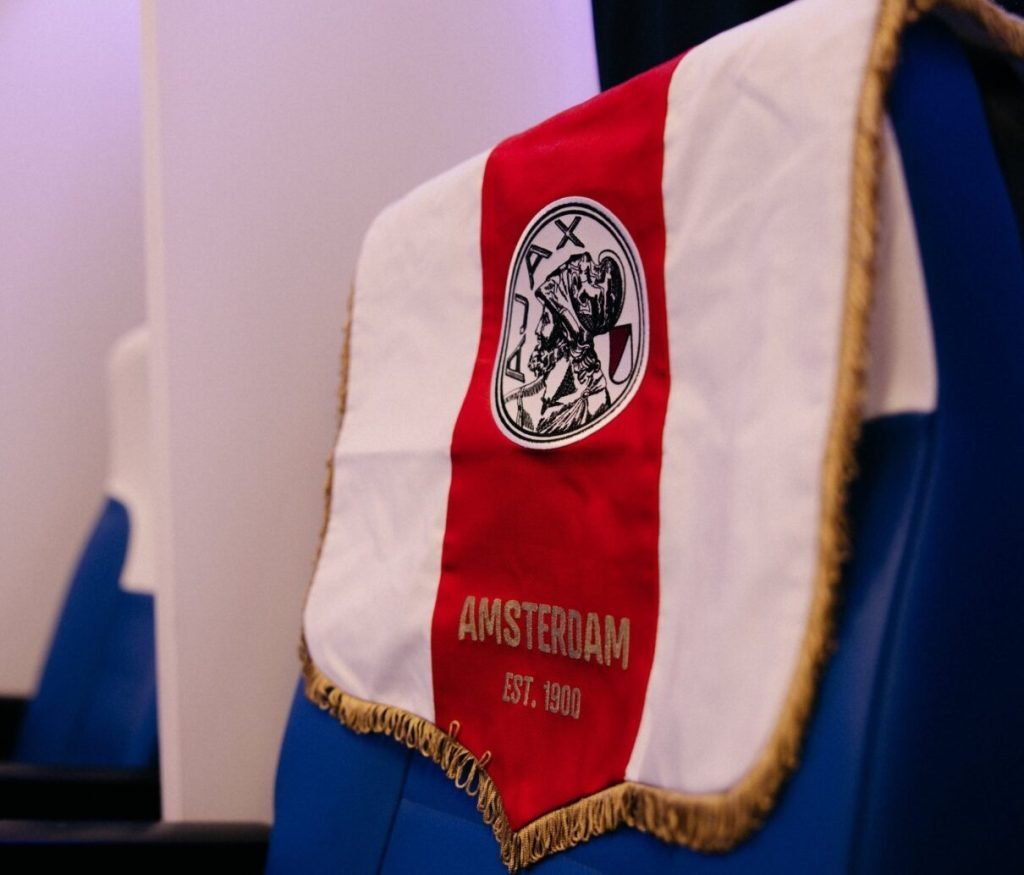 Fanii echipei Ajax nu au voie să călătorească la Marsilia pentru partida cu Olympique din Liga Campionilor, din cauza problemelor generate de aceștia