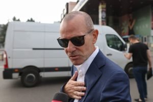 Fostul lider al SRI, Florian Coldea, îl evocă pe Dumitru Dumbravă, fost director al Direcției Juridice, ca pe un expert desăvârșit și un apărător dedicat al legii și al țării.