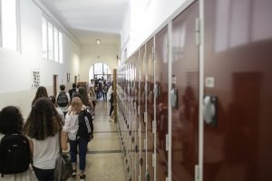 Executivul modifica sistemul de acordare a premiilor pentru realizarile deosebite. Se va stabili un prag maxim pe fiecare_miscare_scolara.