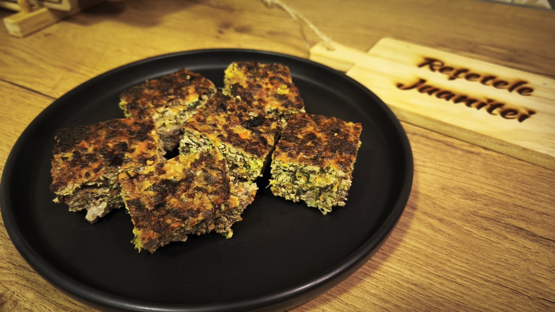 VIDEO | Rețetele Juanitei | Aperitiv cu ficat de miel și legume – un chec sărat, simplu de pregătit și foarte savuros (nu este drob)