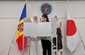 Video: O studentă japoneză devine prima participantă la alegerile din Moldova, declarând că a votat pentru pace, evoluție și o Moldovă prosperă pe calea europeană