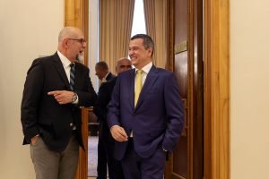 Kelemen Hunor comentează întâlnirea dintre Nicușor Dan și liderii coaliției, menționând discuții despre administrația locală și reducerile de personal, toți urmărind o soluție justă pentru comunitățile locale