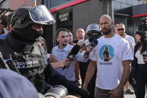 Andrew Tate nu va fi tras la răspundere penal în cazul plângerilor a patru femei într-un proces civil în Regatul Unit