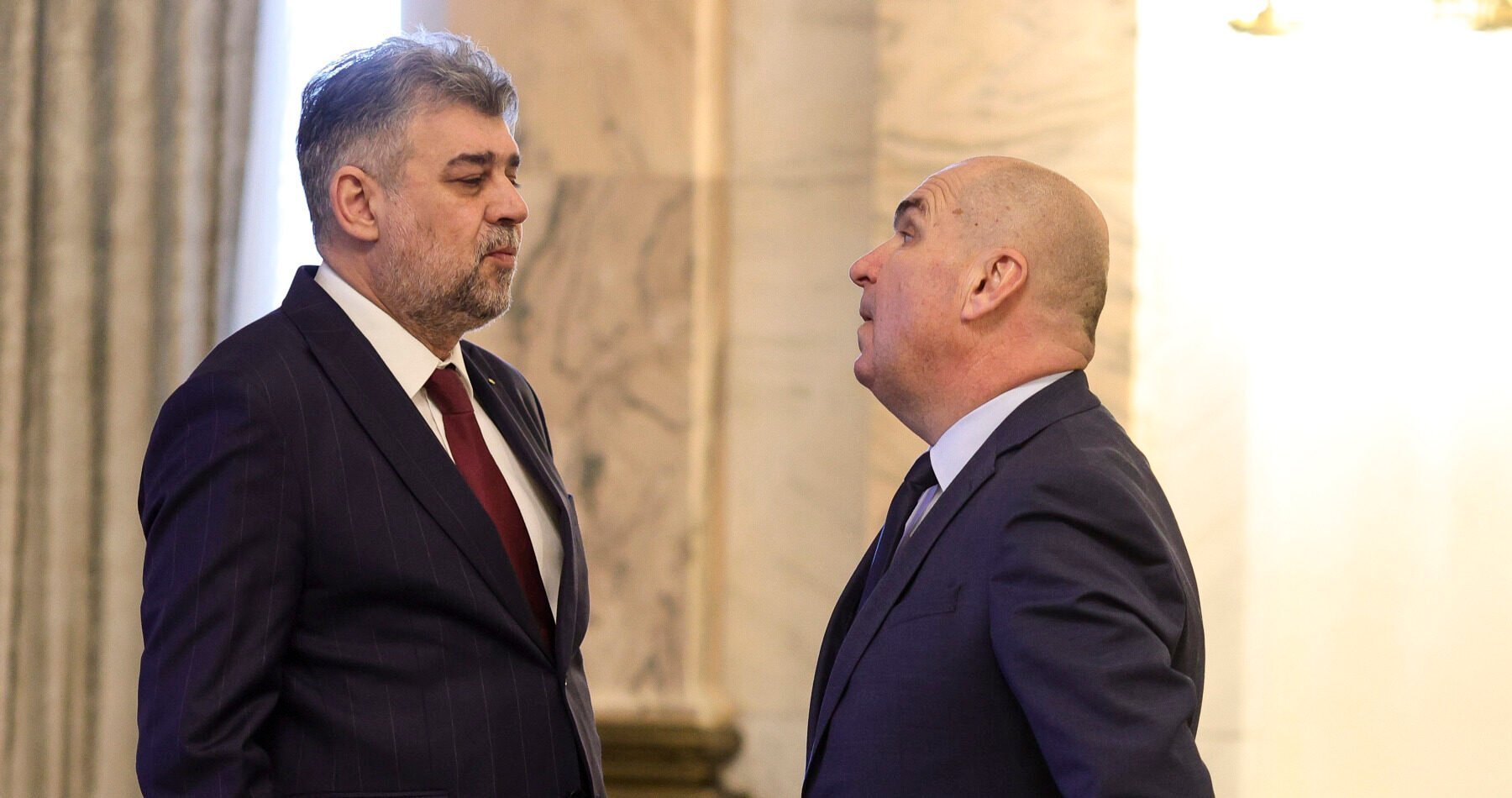 Bolojan afirmă că deficitul bugetar real din acest an ar fi fost aproape 10% din PIB fără reforme, în timp ce Guvernul Ciolacu 2 estimează un deficit de doar 7%, iar Bolojan consideră improbabilă închiderea anului cu un deficit sub 8%.