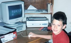 De la dial-up la netcafe și jocuri: cozi pentru emailuri în anii ’90