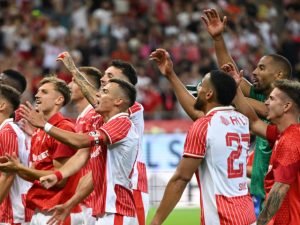 Jucător diagnosticat cu varicelă este exclus din lotul de start.