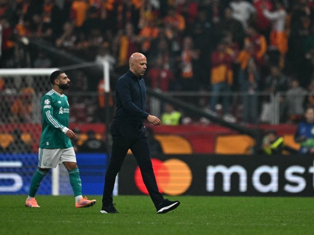 Controversă la Istanbul! Antrenorul Arne Slot a izbucnit într-o reacție aprigă, în urma evoluției echipei Galatasaray