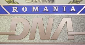 Procurorii DNA l-au reținut pe secretarul de stat din Ministerul Economiei pentru acuzații.