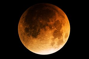 Eclipsă totală de lună și fenomenul de „lună roșie” duminică seara, vizibile și din România, cu eveniment special organizat de Observatorul astronomic din Bucureștiea noastră”