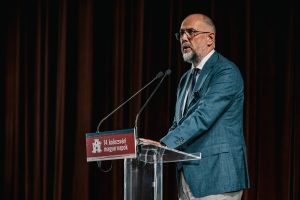 Kelemen discuta despre diminuarea numarului de angajati in administratie: Cineva a ocupat toate posturile disponibile, altii s-au limitat la numarul minim, in timp ce unii s-au situat intre aceste doua extreme. Este dificil sa implementezi o strategie identica pentru toate unitatile administrativ-teritoriale, tocmai de aceea analiza necesita timp.