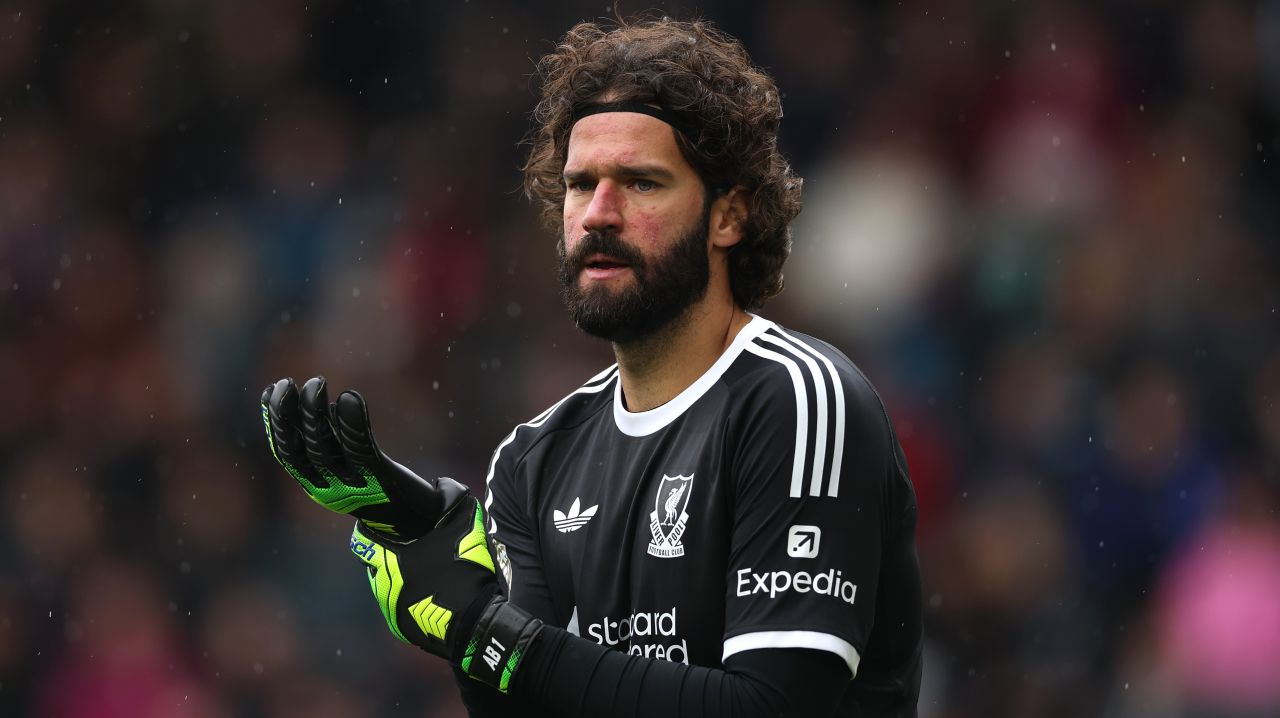 [ad_1] liverpool a suferit o lovitură dură în partida cu galatasaray, după ce portarul alisson becker s-a accidentat în partea a doua a meciului