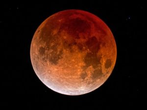 Lunar eclipse pe 7 septembrie: Odisha asistă la o lună roșie rară