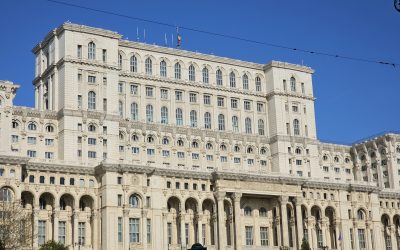 Luni, Parlamentul va dezbate asupra asumării responsabilităţii Guvernului pe cinci