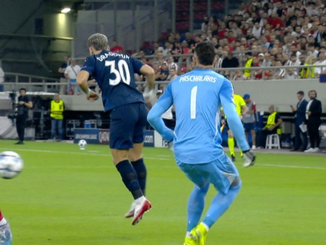 Iată o reformulare a titlului tău: „Vlad Dragomir a fost la un pas de a marca un gol istoric la prima lui apariție în Liga Campionilor, chiar după doar 50 de secunde de joc!”