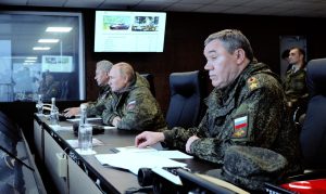 Vladimir Putin îi conferă generalului Valeri Gherasimov o medalie pentru curaj și devotament, în timp ce Curtea Penală Internațională a emis un mandat de arestare pe numele șefului statului major rus pentru presupuse crime în războiul din Ucrainaea noastră”