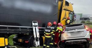 Accident mortal în Suceava: o femeie decedată și trei tinere rănite în accidentul cu un TIR