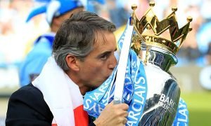 Man City giấu cúp Ngoại hạng Anh trước cái nhìn của Man Utd