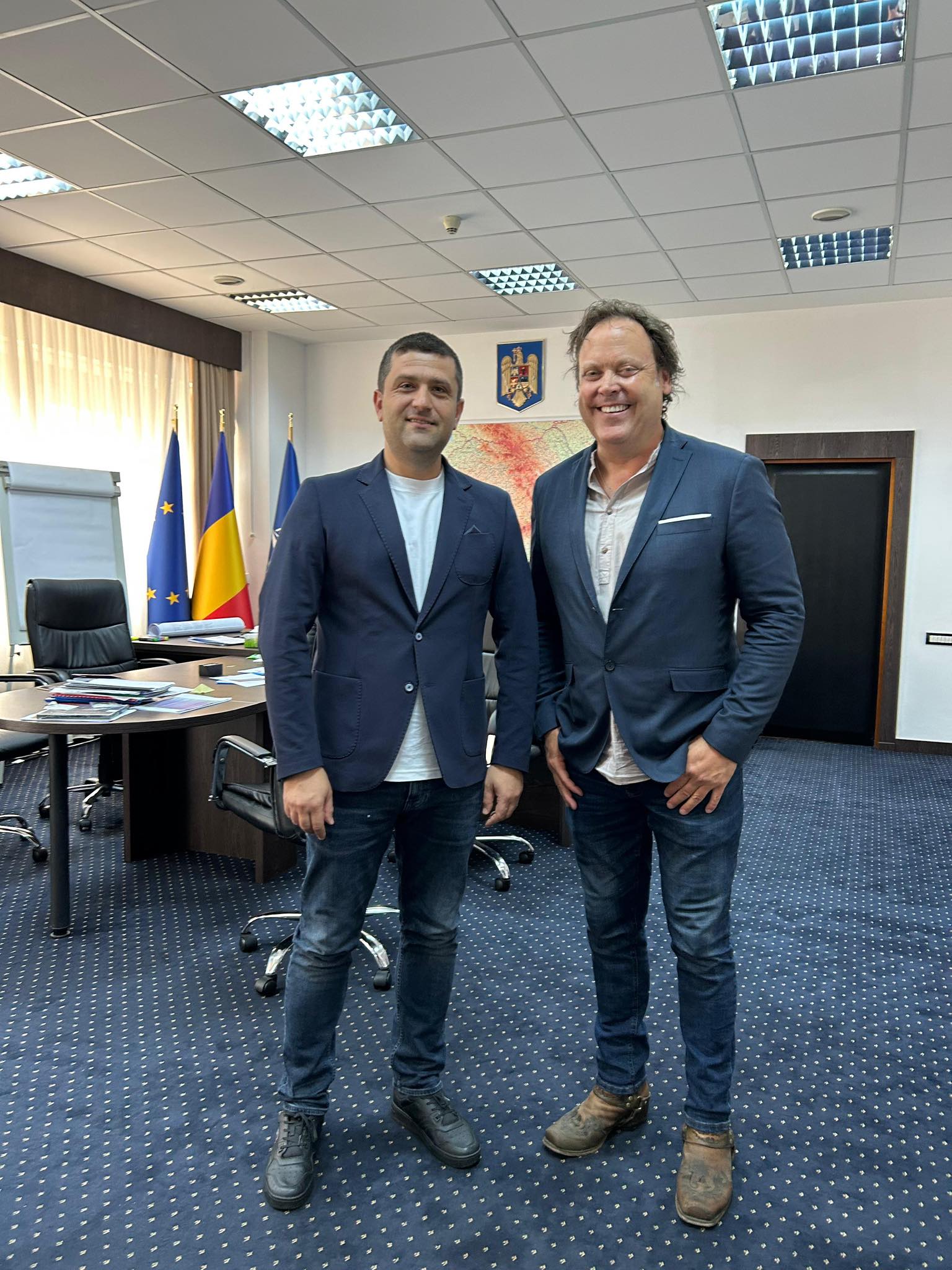 Ministrul Economiei anunță: Charlie Ottley a solicitat cetățenia română; dosarul său încă navighează prin labirintul birocratic.