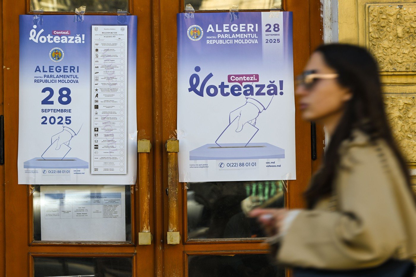 Iată o posibilă reformulare a titlului: „Alegerile din Moldova din anul 2025 se desfășoară fără sondaje de ieșire. Data anunțării rezultatelor oficiale” 

Sau, într-o variantă ceva mai diferită: „Moldova așteaptă rezultatele alegerilor din 2025. Lipsa sondajelor la ieșire din secțiile de votare întreține suspansul” 

Sau, într-o variantă și mai diferită: „Alegeri fără precedent în Moldova: anul 2025 aduce un nou mod de alegere a liderilor, fără apelul la exit-poll-uri”
