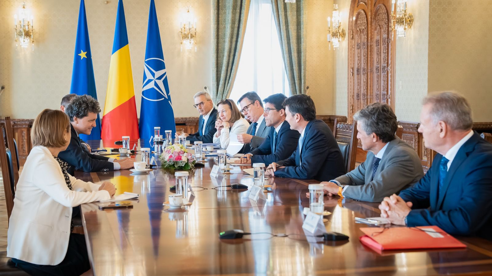 Președintele Nicușor Dan discută cu reprezentanții Airbus și ambasadorii Franței, Germaniei și Spaniei despre inițiativele din programul SAFE / „România, cu o istorie puternică în domeniul aeronautic, trebuie să valorifice acest potential”