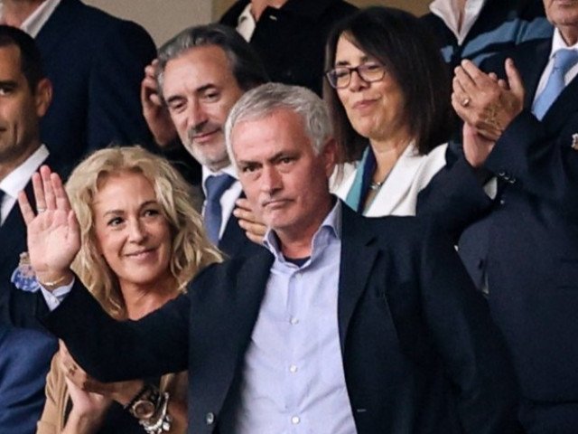 Antrenorul de fotbal Jose Mourinho a ajuns la un acord și urmează să semneze un contract valabil până în anul 2027.