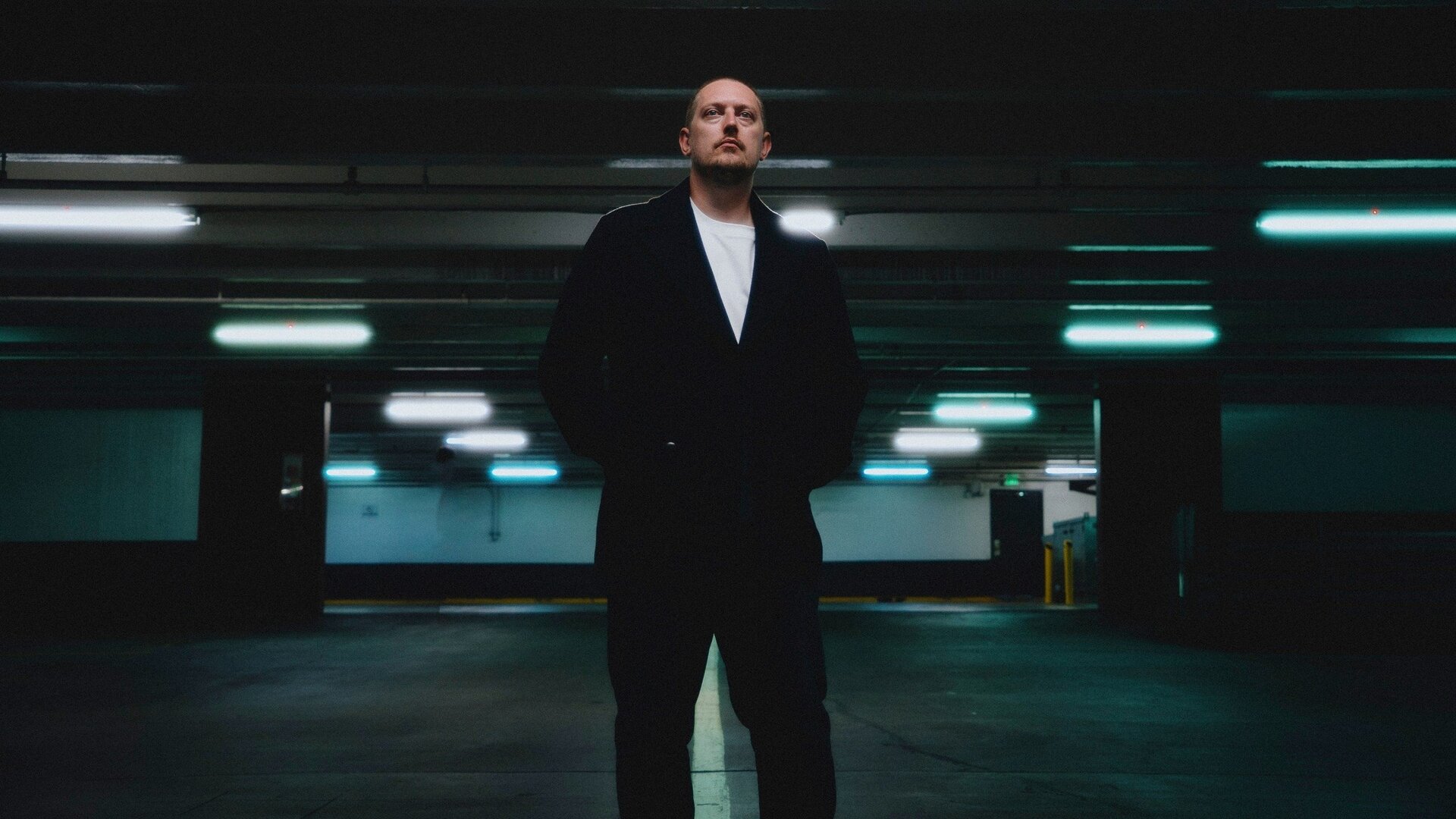 Muzician fără abilități de cântat, dar cu hituri AI, semnează cu o casă renumită și aprinde discuții despre pasiunea industriei