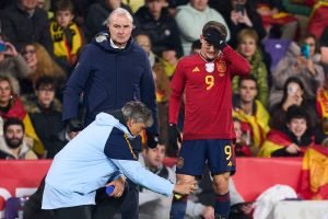 Gavi suferă o accidentare la genunchi